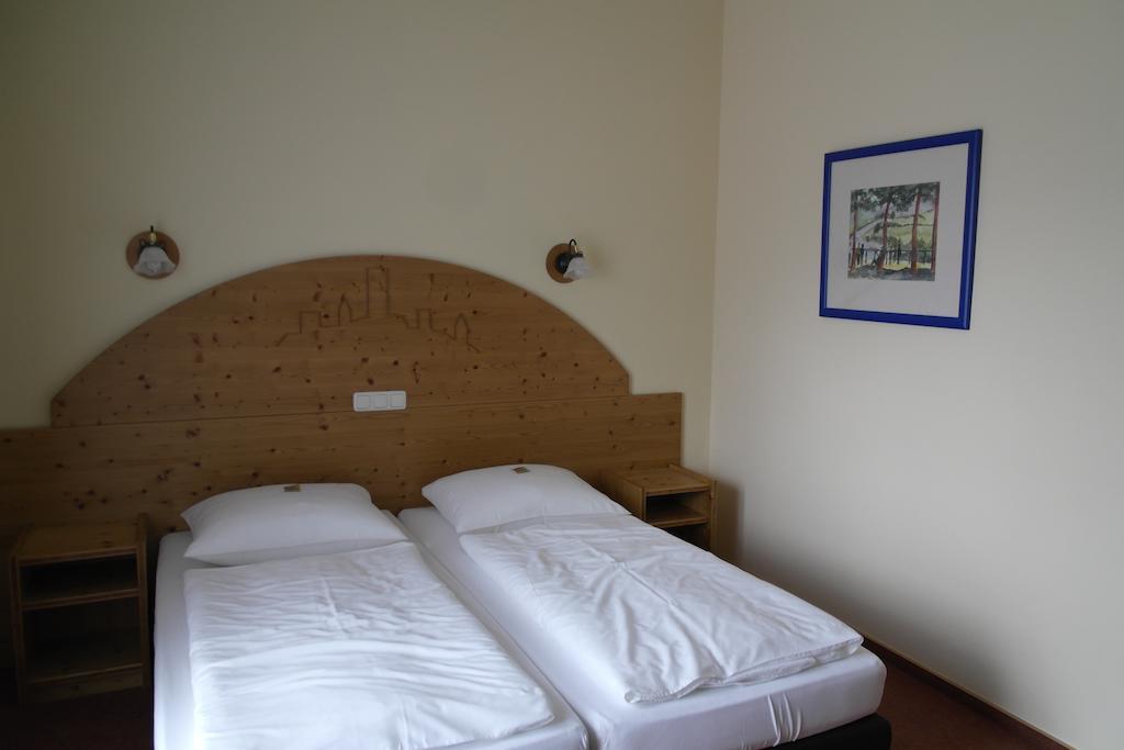Hotel Pit Lane "Home Of Motorsport" Nurburg Bilik gambar